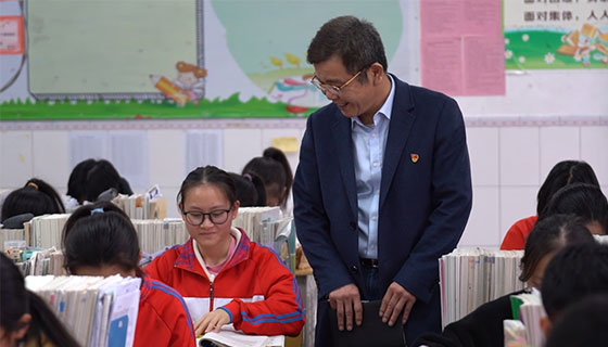 教育领路人——贵港市“名校长”系列访谈之钟茂兴个人简介